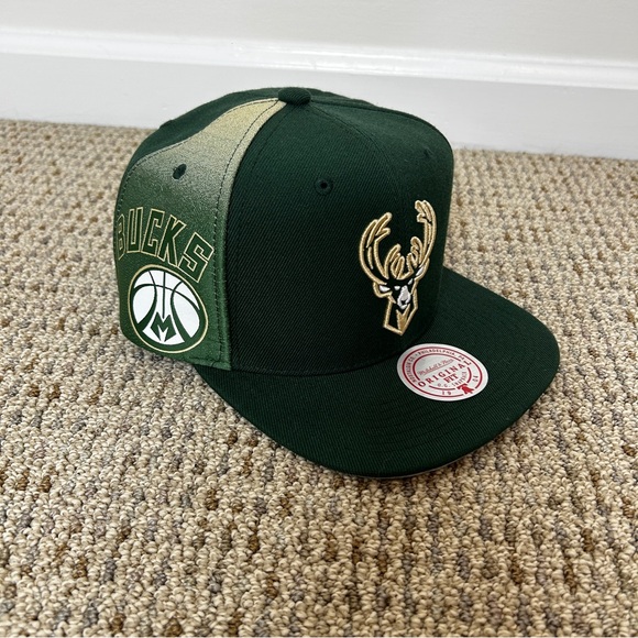 Mitchell & Ness Other - NEW Mitchell and Ness Milwaukee Bucks Tapestry Icon Snapback Hat Green NBA